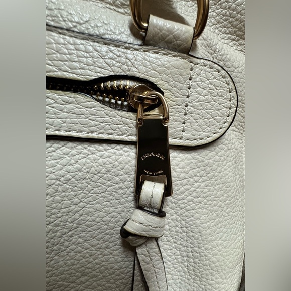 Coach C5690 Kleo Carryall Handbag
Chalk Pebbled Leather Crossbody Strap - Picture 9 of 16